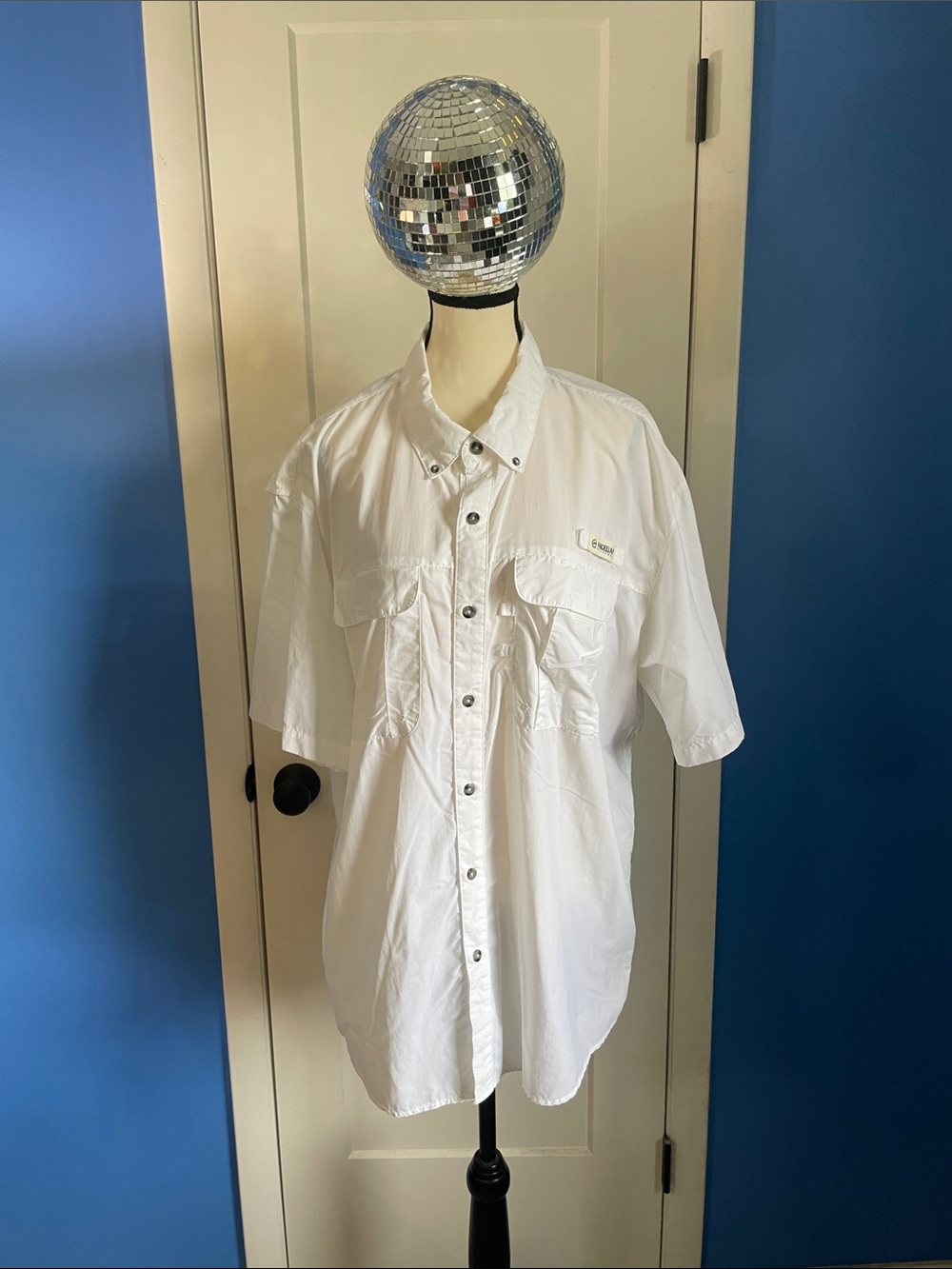 Magellan Outdoors White Short-Sleeve Button-Down Shirt